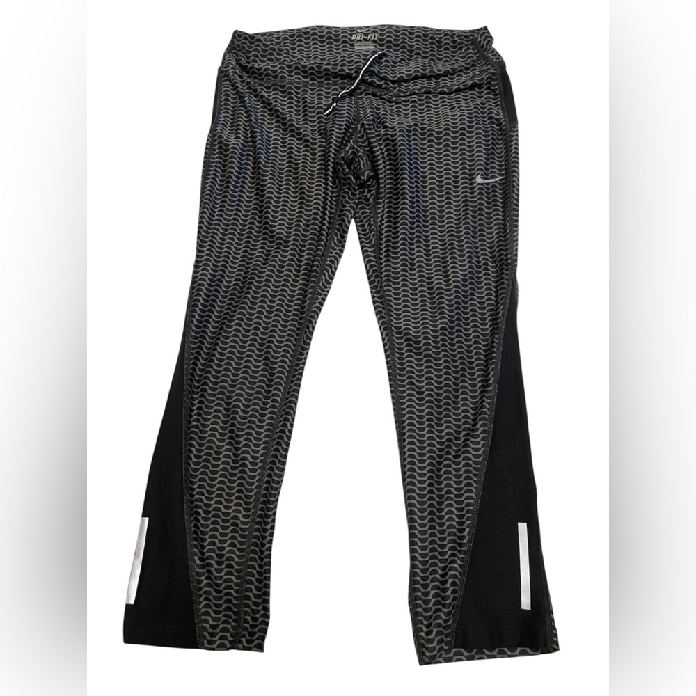 Nike Black and White‎ Wave Pattern Pants
size L ~ Active Wear